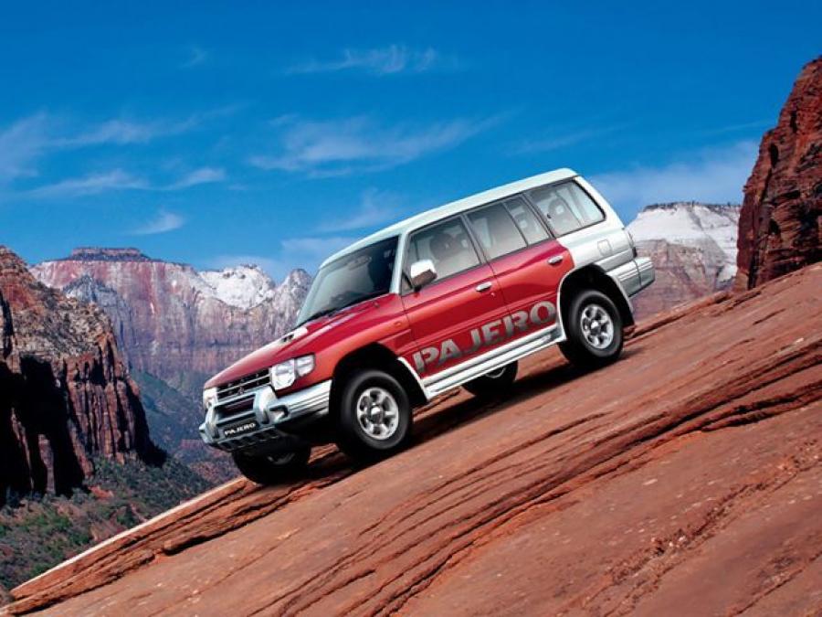  Mitsubishi Pajero SFX II 2002 года  (фото 4 из 5)